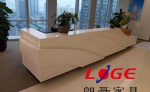 在選購公司接待臺(tái)的時(shí)候我們應(yīng)該注意一些什么？